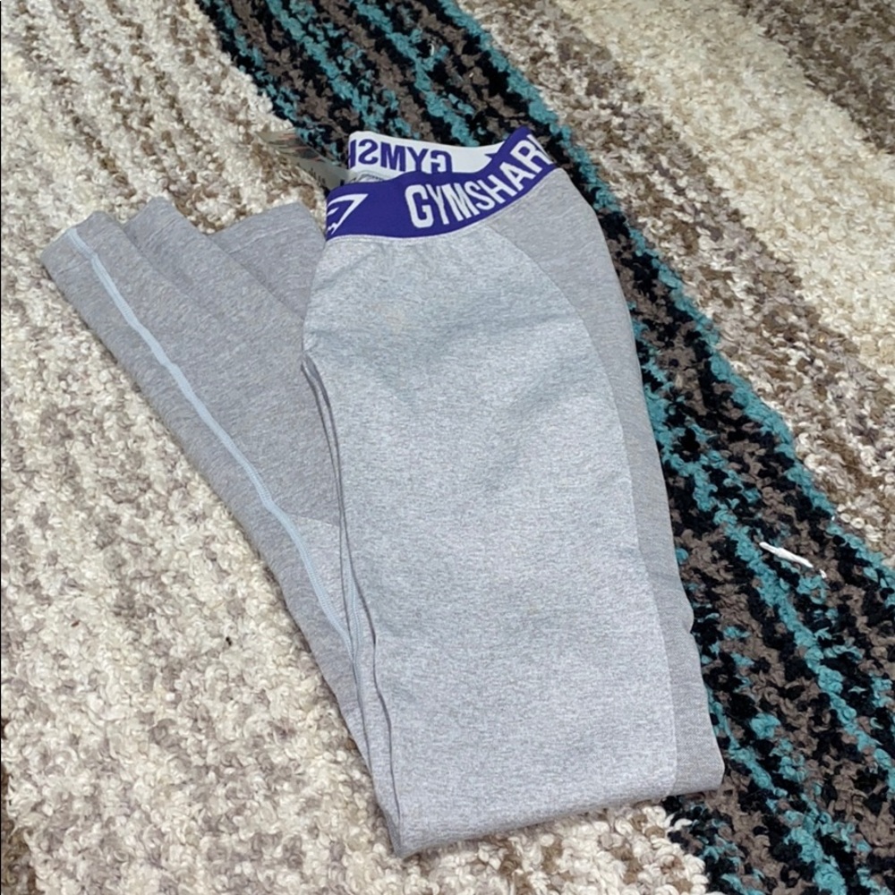 Gym shark leggings